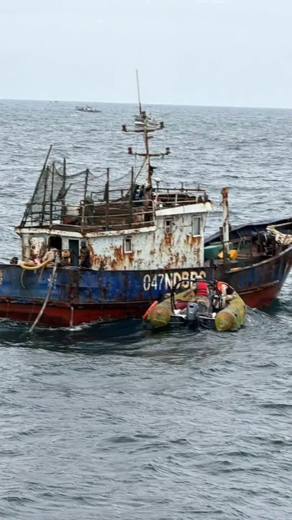 Un navire de pêche menacé par une infiltration d’eau secouru en mer par la garde côte mauritanienne